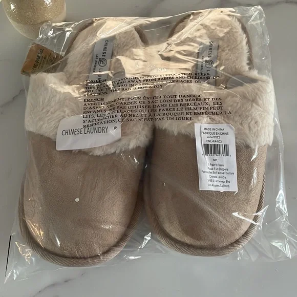 NWT Chinese Laundry Faux Fur Slippers- Holiday Giftable - Picture 4 of 7